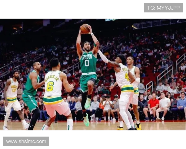 亚当斯替补出战12分钟表现神勇四投全中贡献8分2板2助