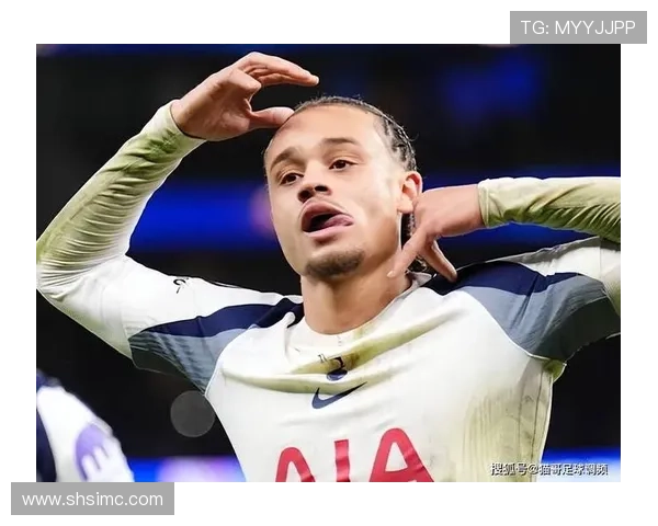 弗兰克盛赞西蒙斯表现出色并对特尔和库杜斯的进球感到欣喜